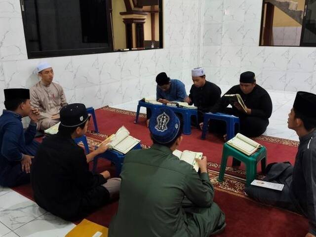 Halaqoh Al-Qur'an Santri Kelas 10