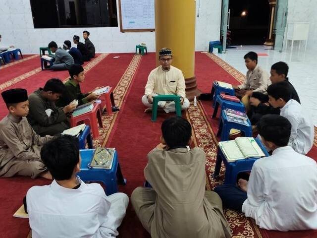Halaqoh Al-Qur'an Santri Kelas 8