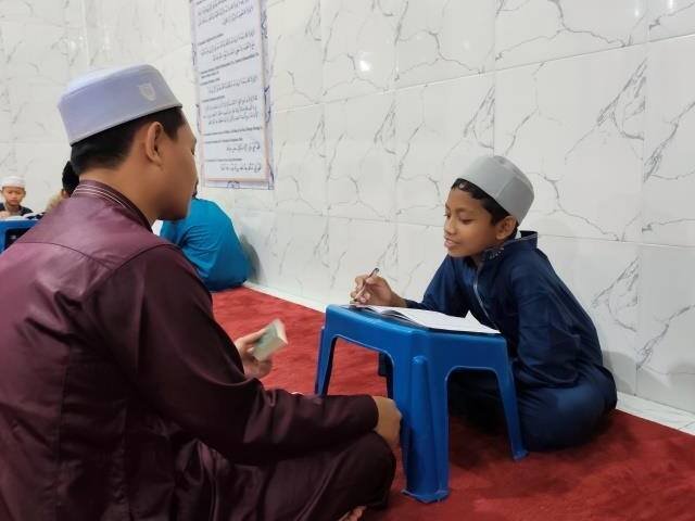 Santri Kelas 7 Belajar Tahsin