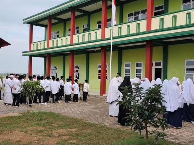 Upacara Bendera Hari Senin